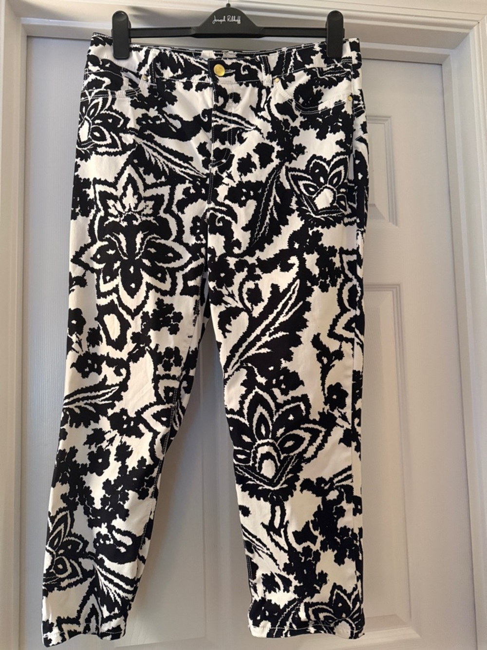 Chico's Black and White Floral Crop Pants